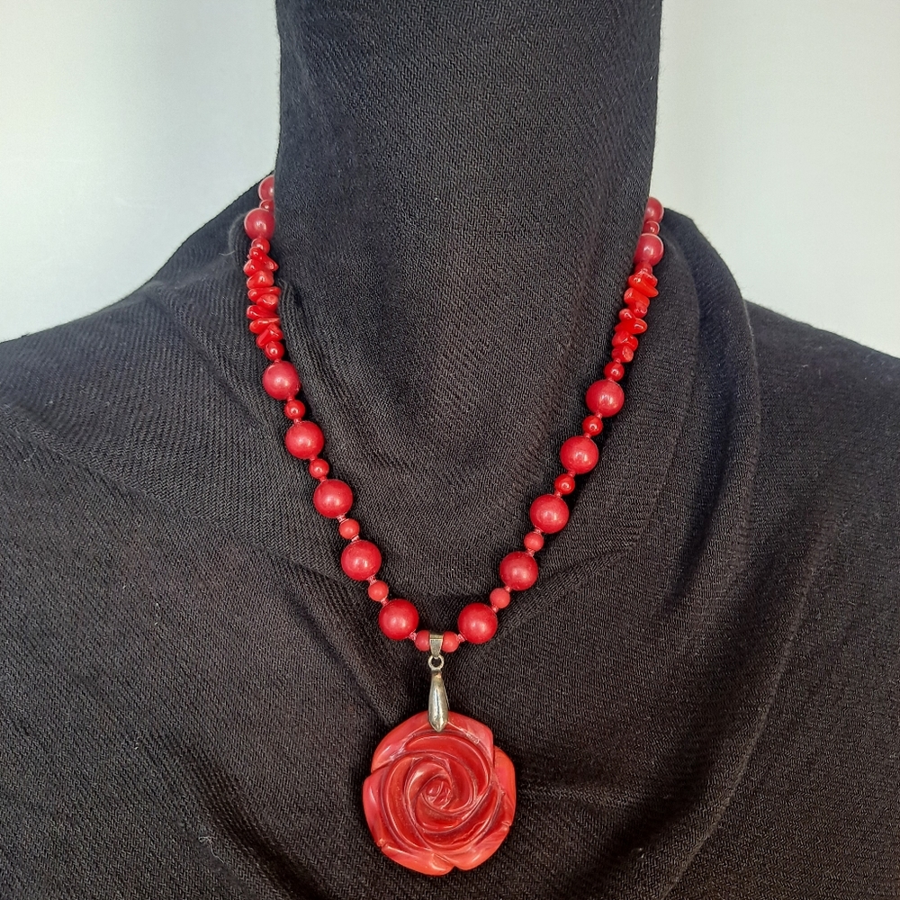 Red rose pendant